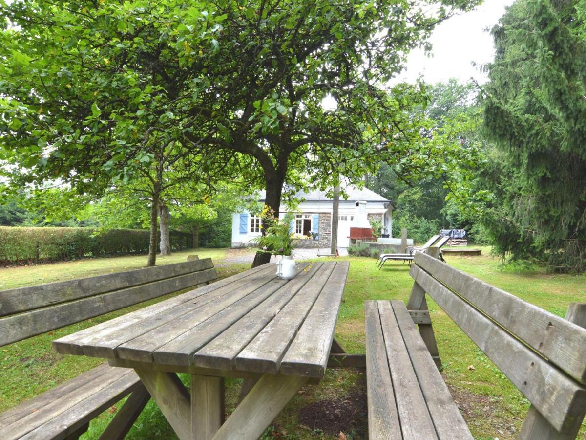 Furnished Bungalow In Monceau En Ardenne With Garden Barbecue Oizy Eksteriør bilde