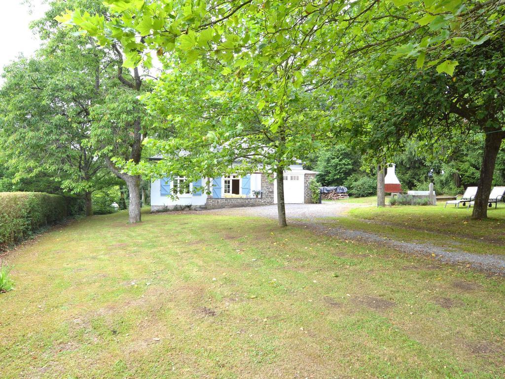 Furnished Bungalow In Monceau En Ardenne With Garden Barbecue Oizy Eksteriør bilde